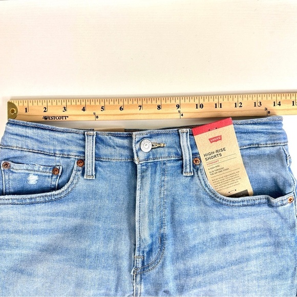 Levi’s Highrise Hypersoft Shorts in Medium Wash Size 28/6 Small - Picture 10 of 13